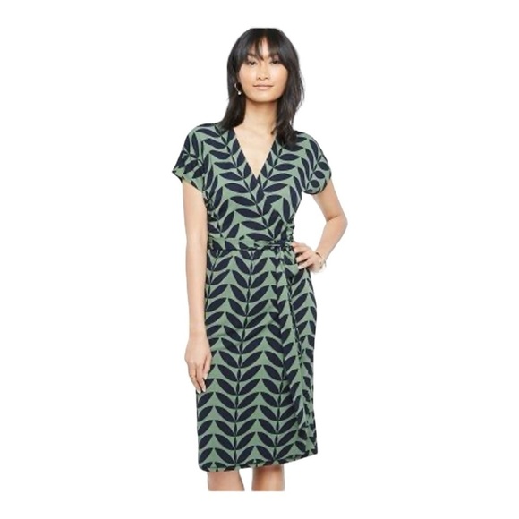 Ann Taylor Dresses & Skirts - Ann Taylor Navy Leaf Print Wrap Dress size 10